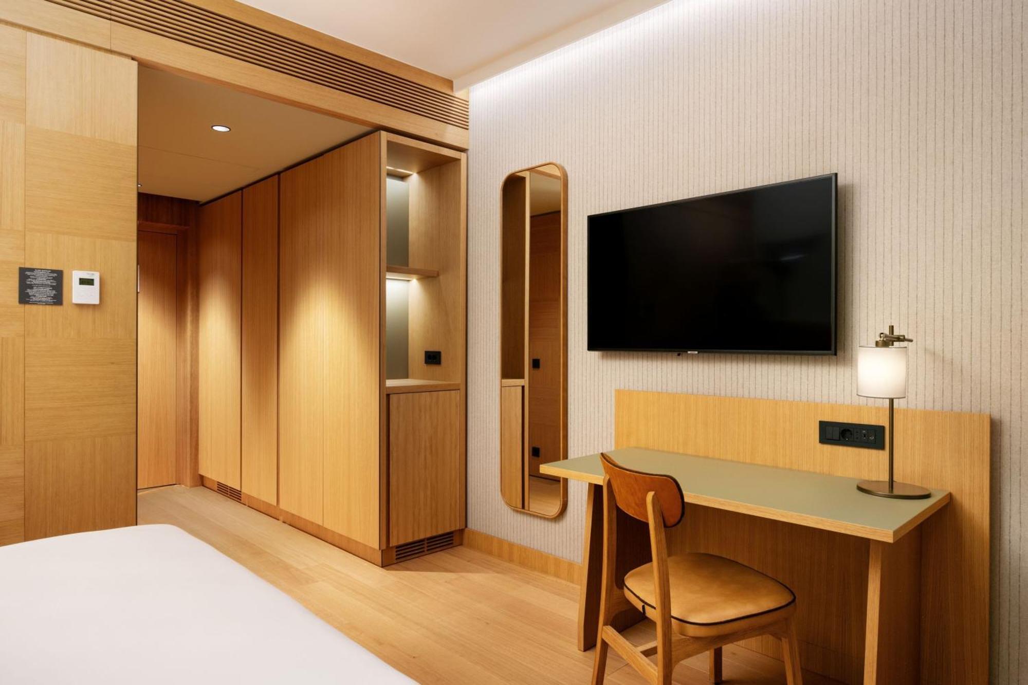 Hotel Four Points By Sheraton Mons 4*