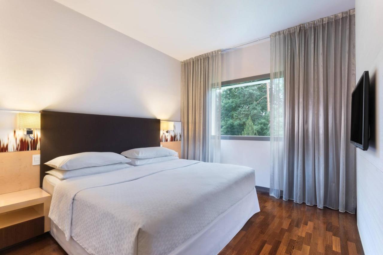 Hotel Four Points By Sheraton Mons 4*